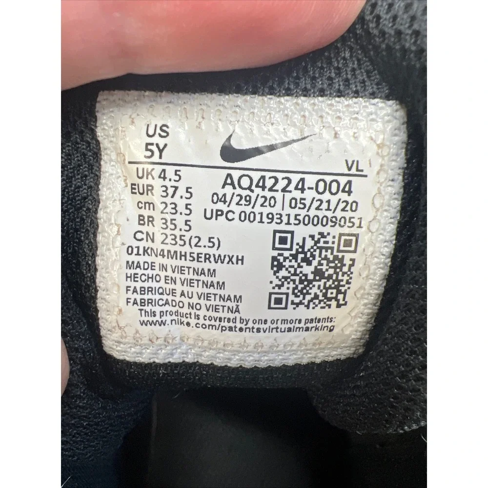 Nike Team Hustle D 9 Kids Basketball Shoes Black‎ Gold White Size 5Y Streetwear